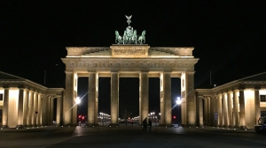 Вандальная реставрация: экоактивисты облили краской Бранденбургские ворота
