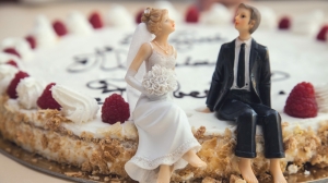 Кусок торта разрушил брак британских молодоженов: развод произошел через сутки после свадьбы