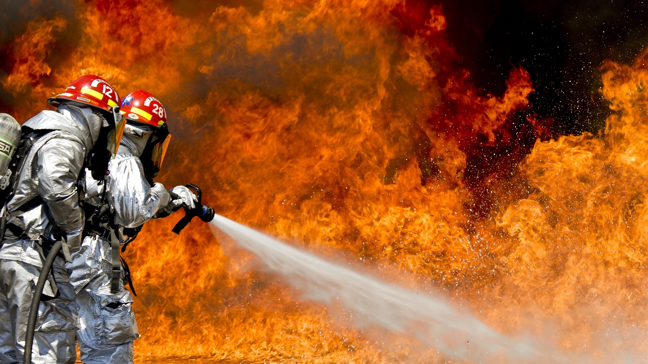 Пожарные смогли локализовать пожар в Набережных Челнах на площади 6,8 тысяч «квадратов»