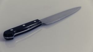 В Луга-3 пенсионерка пырнула ножом своего мужа во время ссоры