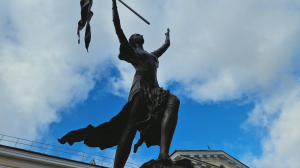 В Петербурге установили памятник Жанне д’Арк