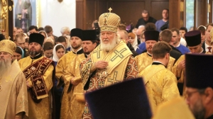 Патриарх Кирилл осветил восстановленный храм Воскресения Христова на Смоленском кладбище