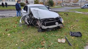 Пьяный лихач на чужой Audi устроил ДТП и «припарковался» в столб