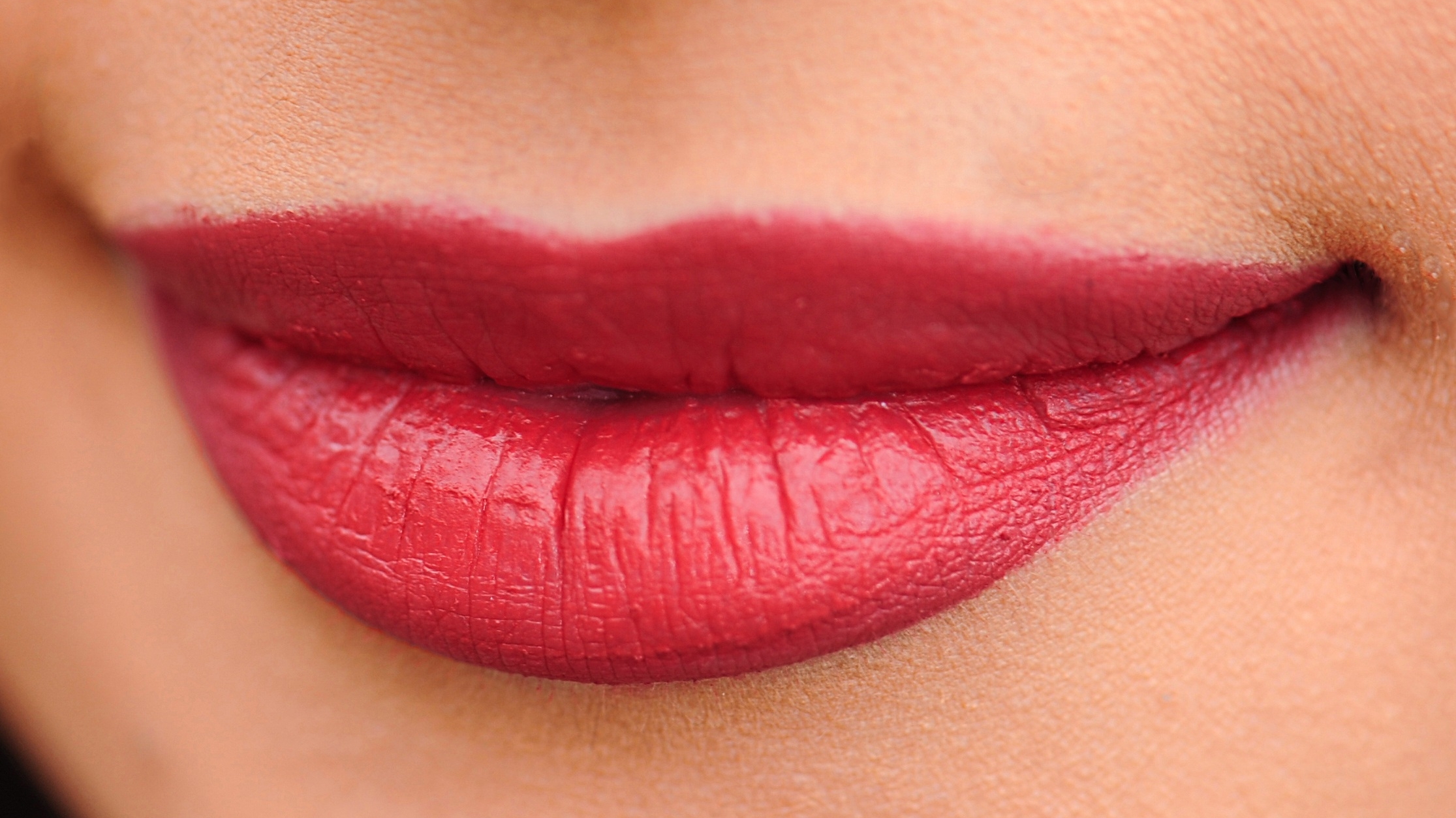 Косметолог рассказала петербуржцам, почему бальзам для губ может вызывать сухость