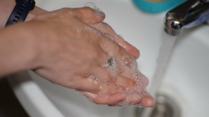 Петербуржцам напомнили, что мытье рук помогает избежать диареи, соплей и кашля