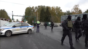 Силовики нагрянули с рейдами на плодовоовощные базы Петербурга: некоторых мигрантов увозили в военкоматы
