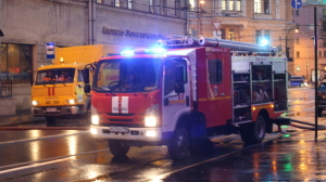 В Старом Петергофе пожарные тушили загоревшуюся парилку в банном комплексе