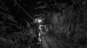 При аварии в шахте в Казахстане побило более 30 человек