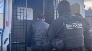 В Ленобласти полицейские в ходе рейда задержали 30 мигрантов-нелегалов и изъяли более 200 литров “паленого” алкоголя
