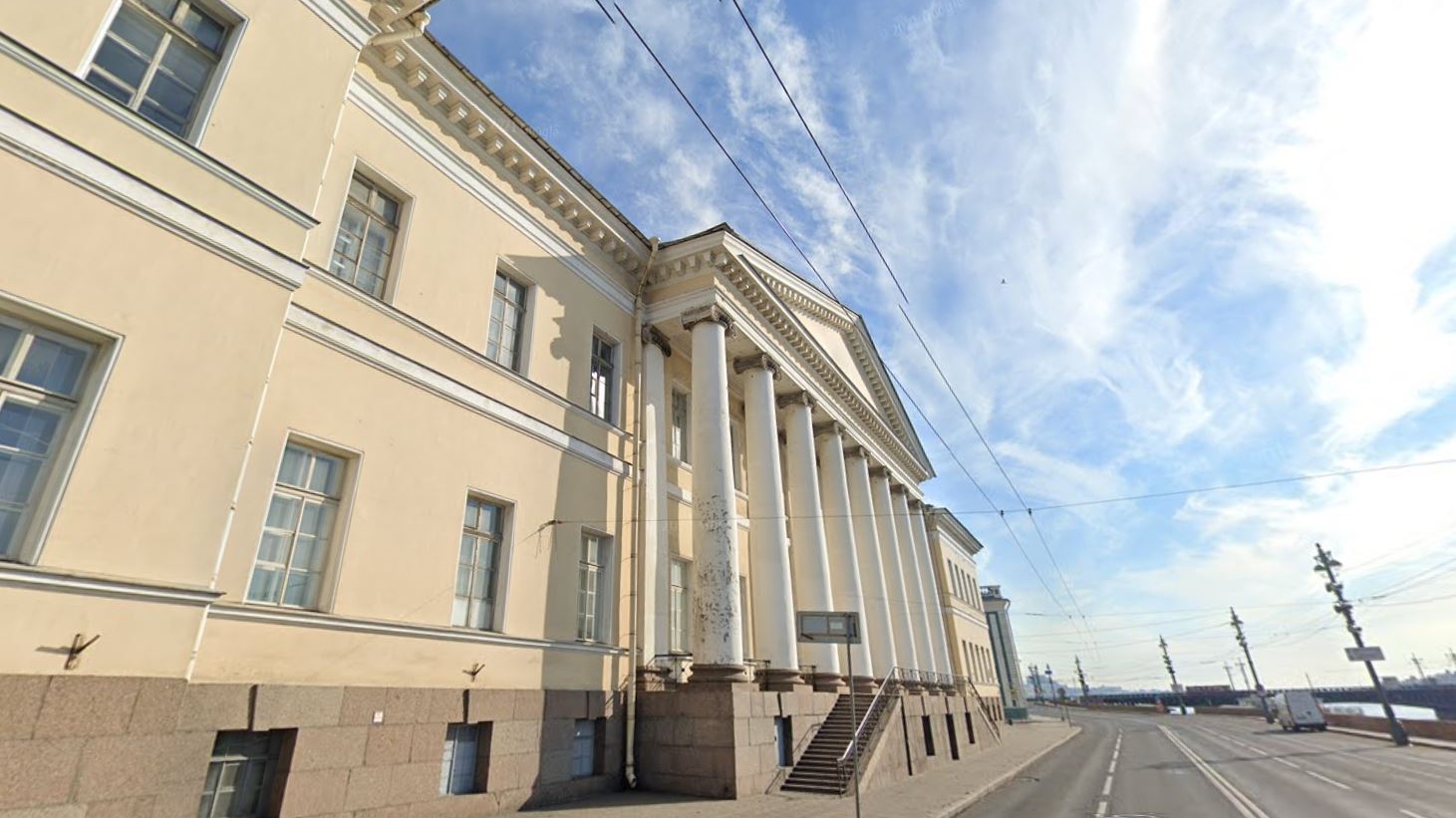 Петербургское отделение РАН разместится на Университетской набережной вместо научного центра