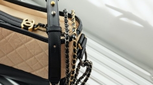 У петебурженки в химчистке на Невском похитили сумку от Chanel за 1 млн