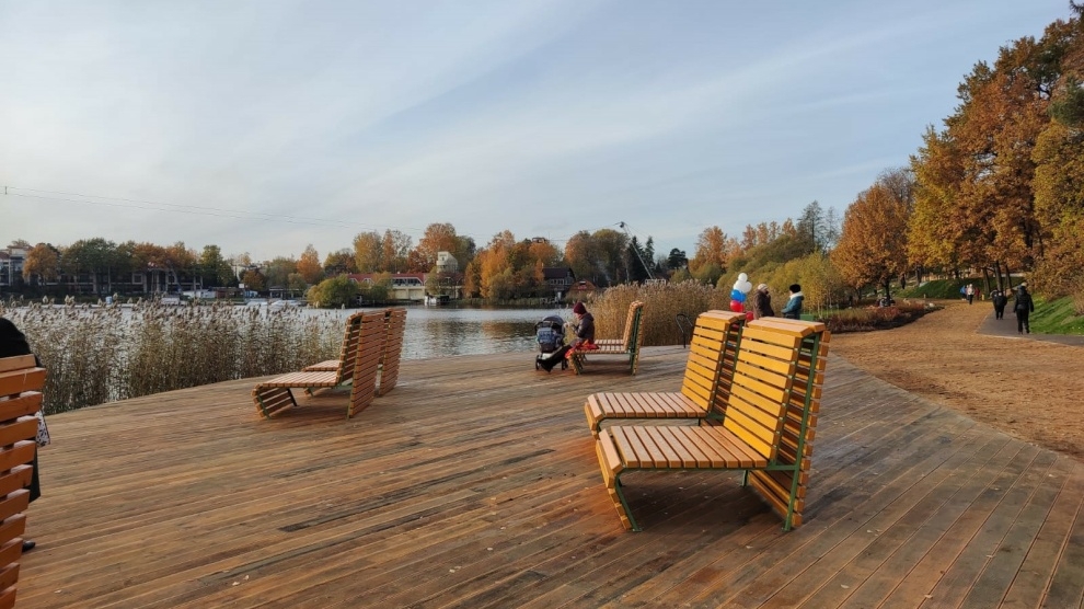 В Петербурге преобразили общественное пространство у Среднего Суздальского озера