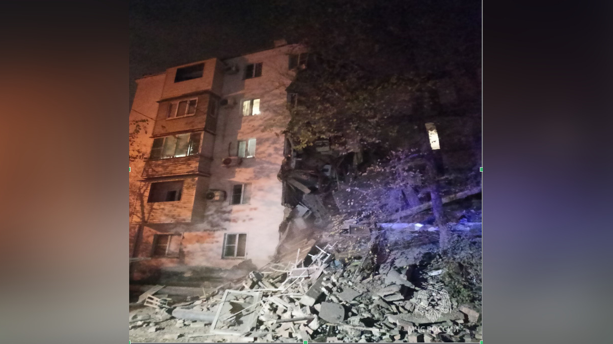 Жители эвакуированы: в Астрахани обрушилась часть жилого дома