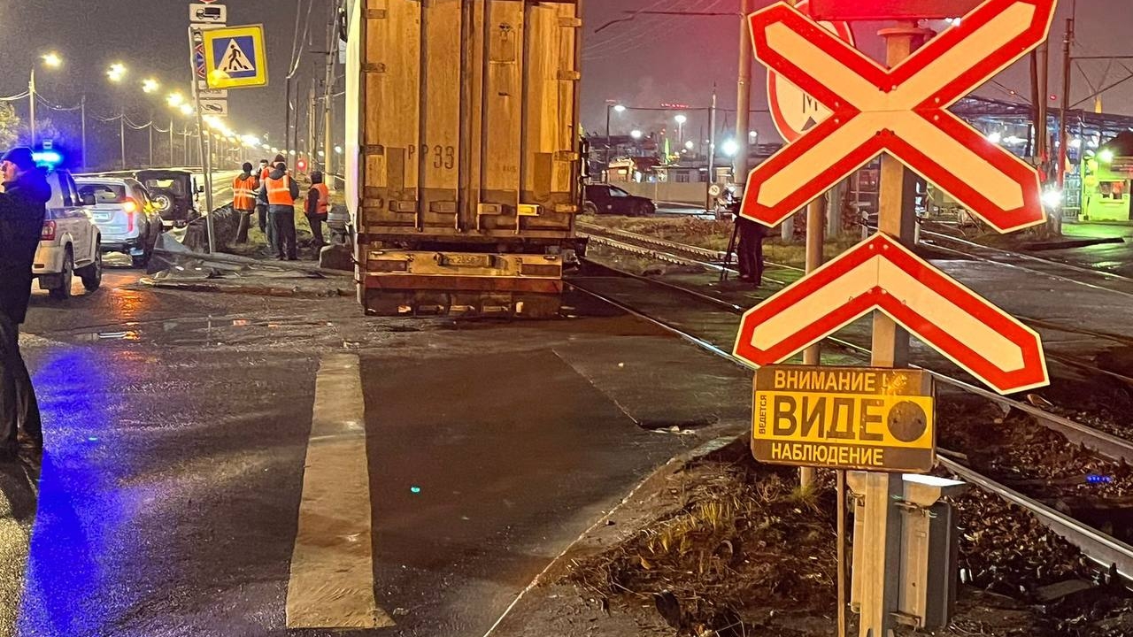 Прокуратура заинтересовалась аварией на ж/д переезде в районе Автово