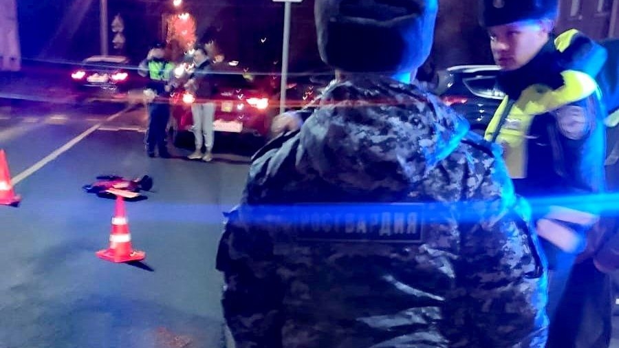 В Петербурге юный самокатчик угодил под машины на нерегулируемом переходе