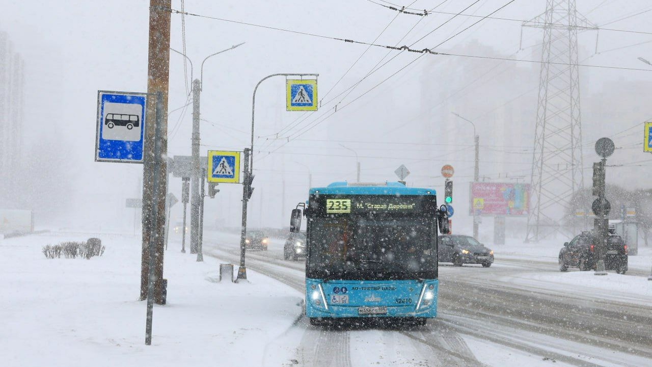 Появился график работы транспорта в Петербурге в новогоднюю ночь