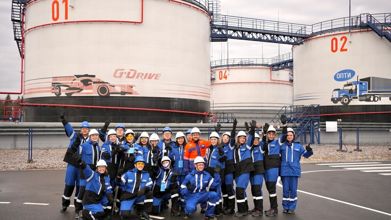 «Газпром нефть» показала студентам новейшие системы контроля качества топлива