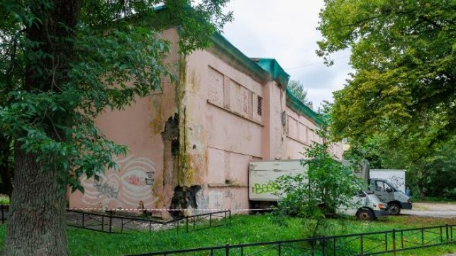 По программе «Рубль за метр» сдают в аренду памятник из «Батенинского жилмассива» на Лесном