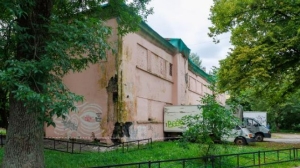 По программе «Рубль за метр» сдают в аренду памятник из «Батенинского жилмассива» на Лесном