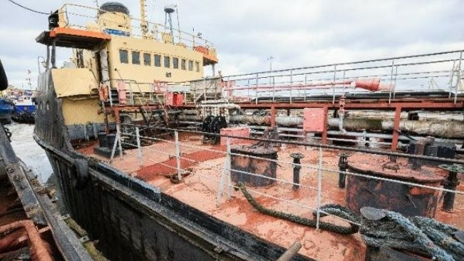 В Петербурге продают плавучую станцию для перекачки нефти «Посейдон» за 4 млн