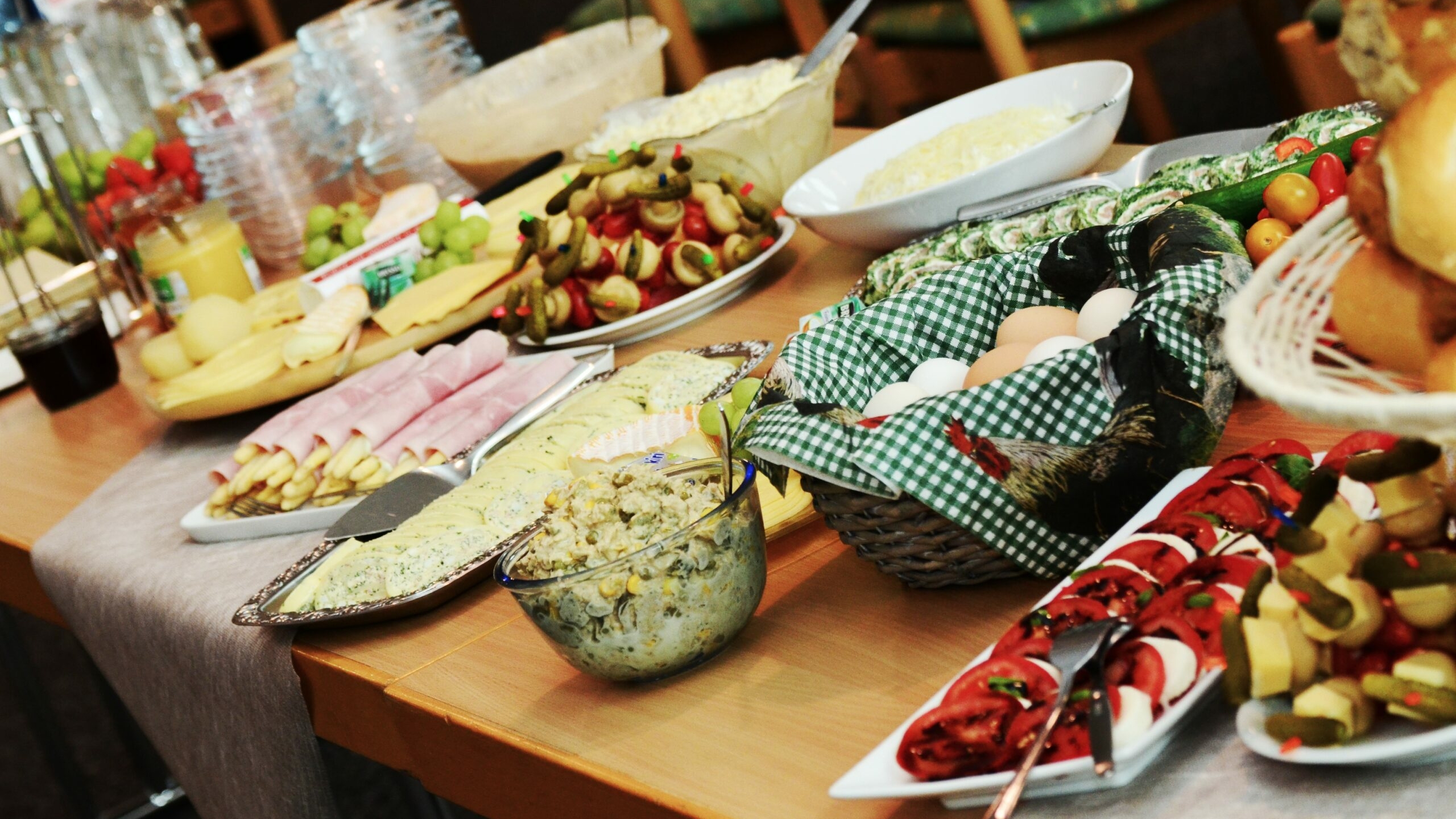 Диетолог объяснила, почему петербуржцам нельзя ограничивать себя в еде перед Новым годом