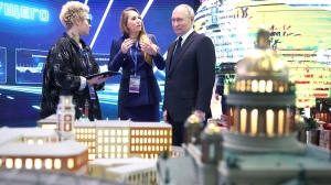 Выставка «Россия» на ВДНХ: Владимир Путин посетил стенд Петербурга в завершающий день транспортной недели