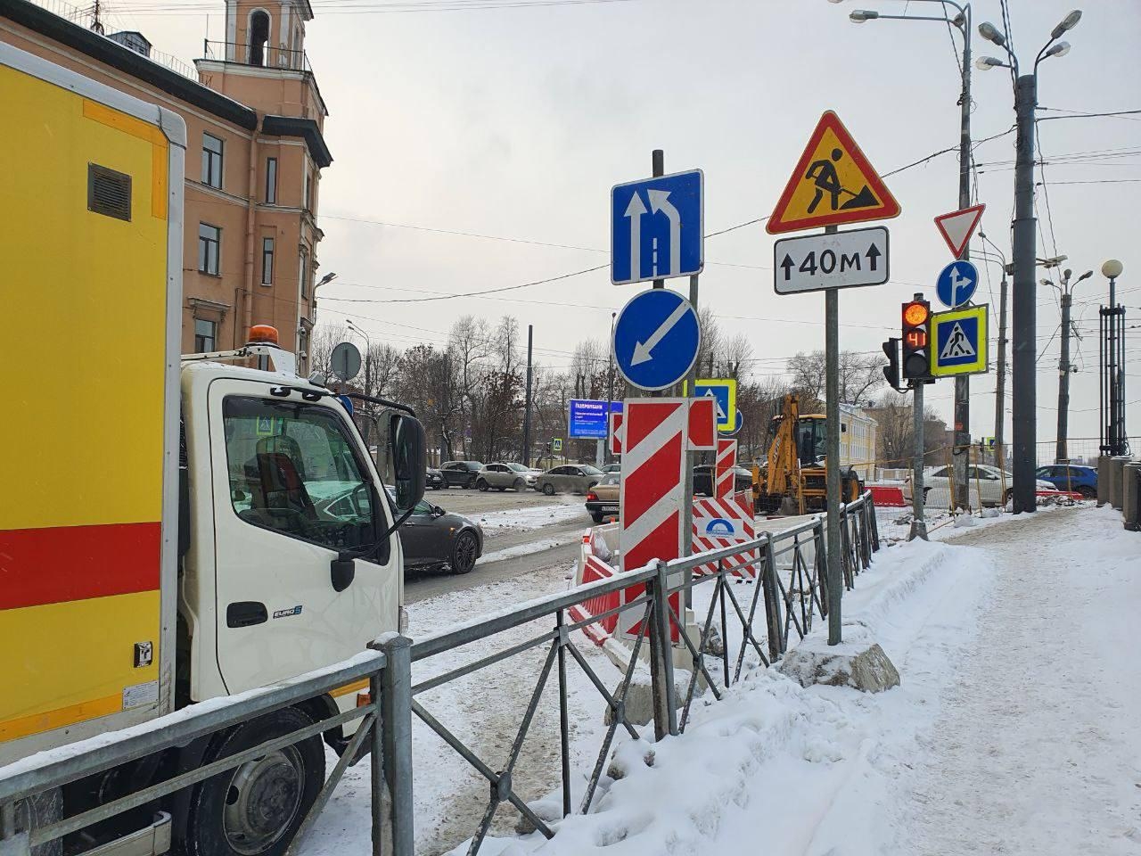 Аварийные работы у дома на Обводном перекроют движение: петербуржцам  рассказали, как объехать закрытый участок дороги