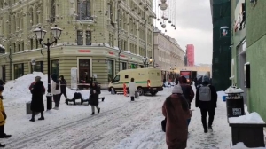 Петербуржцам показали, как чистят улицы в Москве