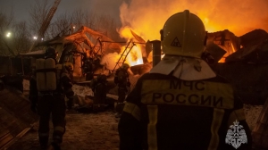 Мощный пожар тушили ночью на складе в Невском районе