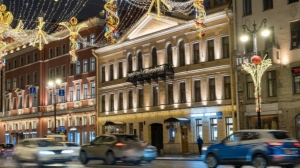 Фасад Дома журналиста на Невском украсила новая подсветка