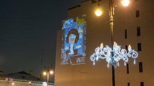 Фасады домов в Петербурге украсили световые проекции детских рисунков