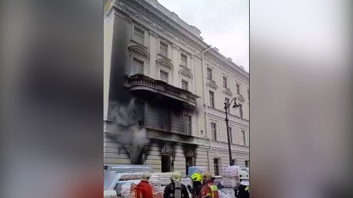 Реконструкция за 21 млрд: в петербургской консерватории потушили крупный пожар