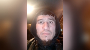 Полиция попросила петербуржцев помочь разыскать подозреваемого в двойном убийстве из-за ревности мигранта
