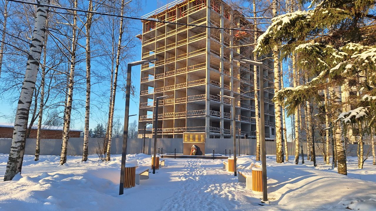 На Пискаревском завершилась реконструкция памятника рабочим совхоза «Ручьи»