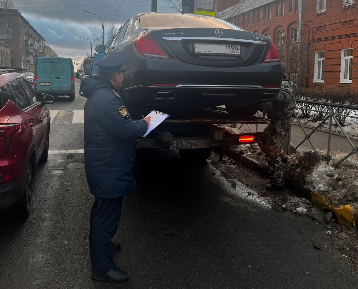 Приобрел люксовую машину с нюансом: в Петербурге приставы изъяли Maybach из- за долга в несколько миллионов рублей