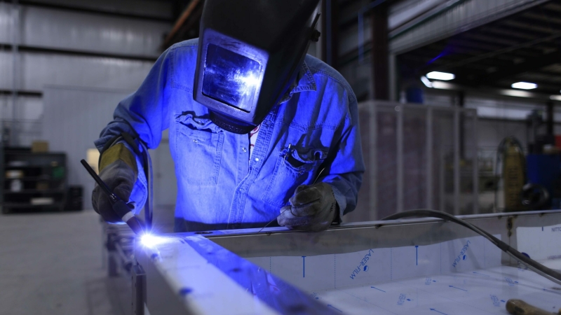 ИП и юрлица сокращают сотрудников: что происходит на рынке труда в Петербурге?