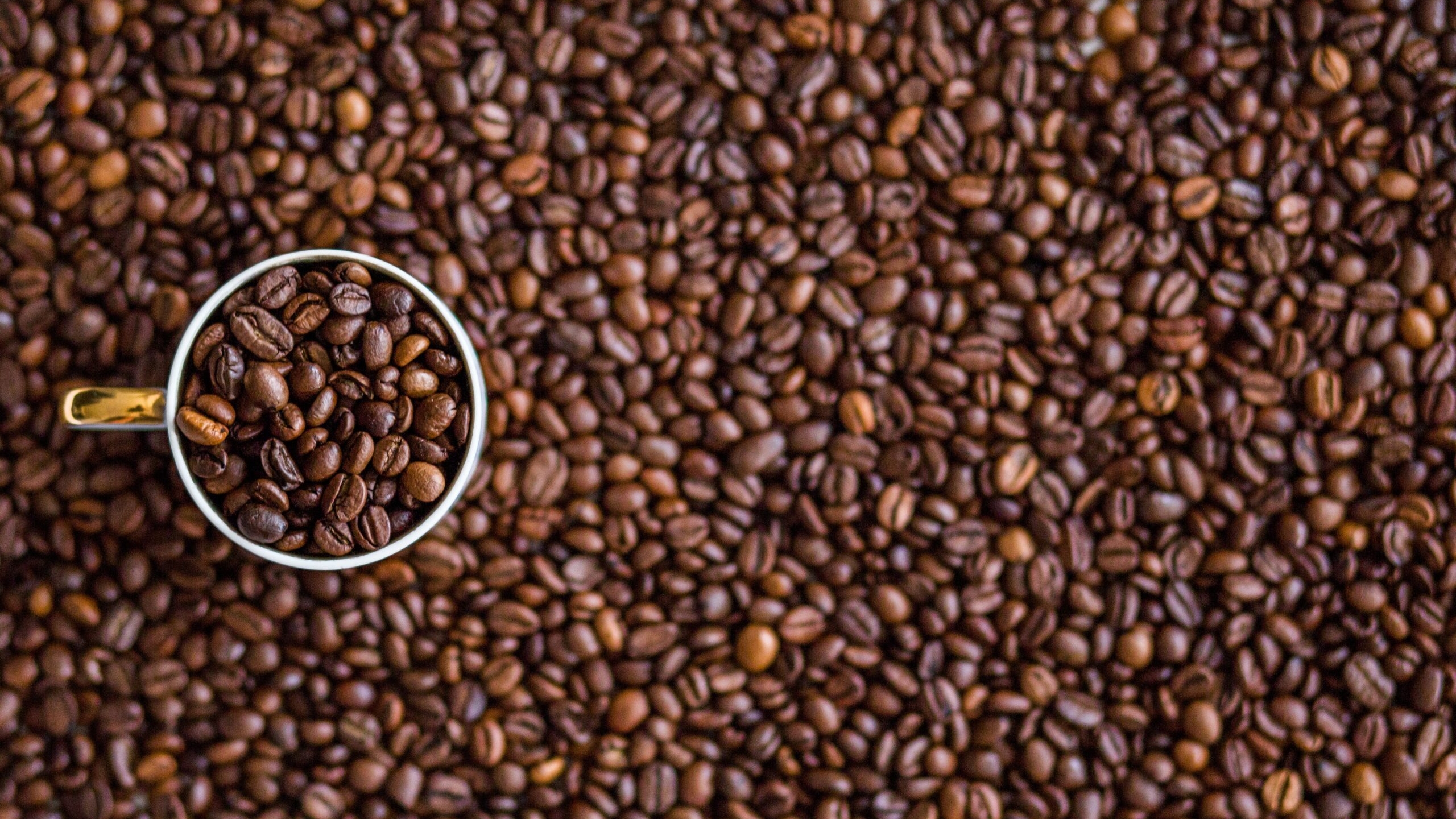 Цены на кофе взлетели до многолетнего максимума из-за угрозы засухи