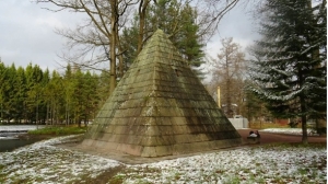 В Екатерининском парке займутся ремонтом территории вокруг пирамиды