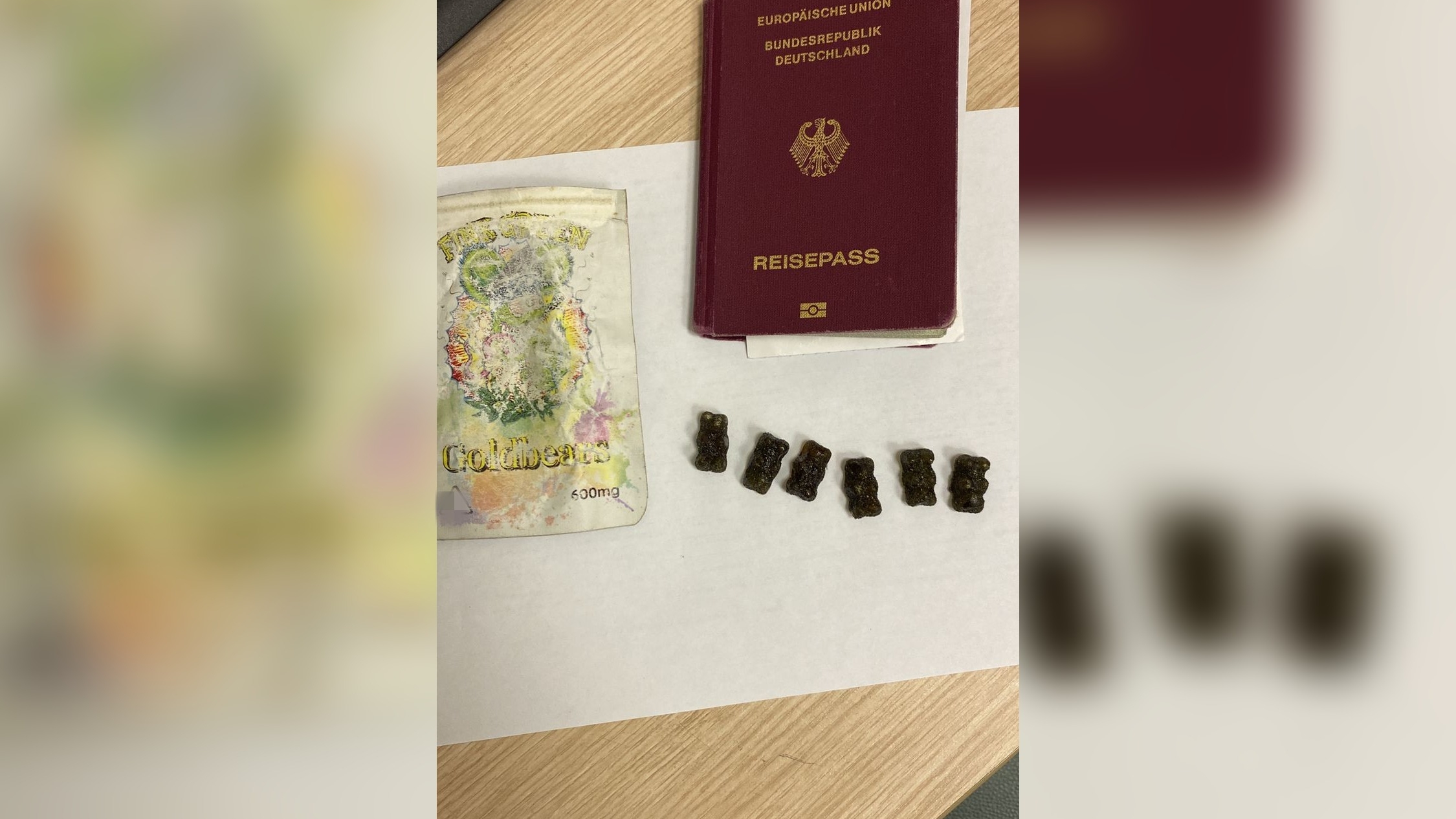 Петербургская таможня не дала добро: иностранцу может грозить срок за незаконные конфеты