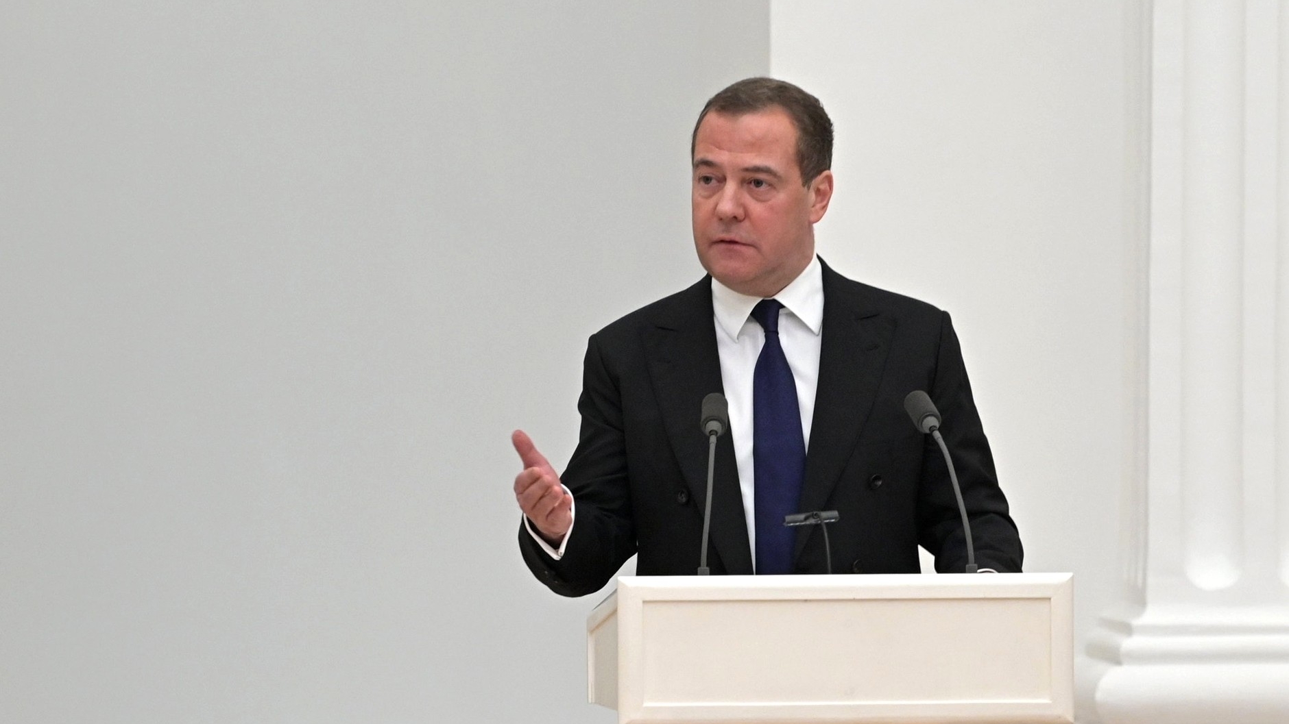 «Украины не будет существовать»: Медведев указал на скрытый посыл Путина в интервью с Карлсоном