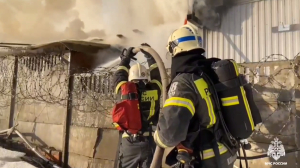 Пожарные ликвидировали открытое горение в комплексе бытовок на 17-й линии В.О.