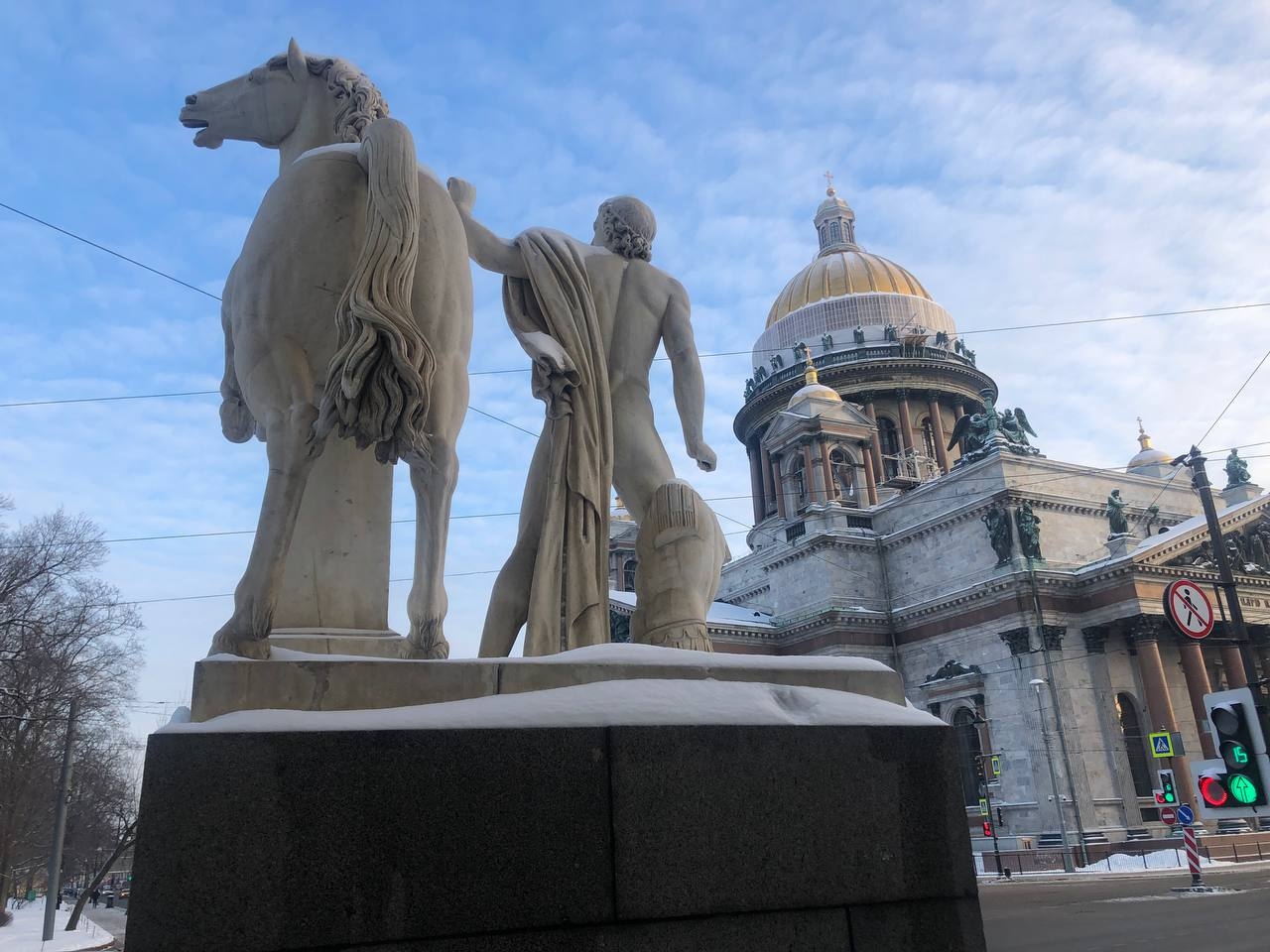 Женщины, ледовые скульптуры и фестивали: куда бесплатно сходить в 8, 9 и 10  марта