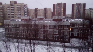 Работают спецслужбы: петербургские школьники оказались на улице из-за сообщения о минировании