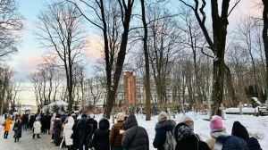 Огромная очередь выстроилась на морозе к Часовне святой блаженной Ксении Петербургской