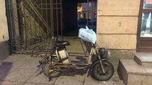 Кого больше — курьеров или учителей? В Петербурге хотят ужесточить требования к СИМ