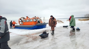 Пять человек унесло в Финский залив на льдине во время рыбалки