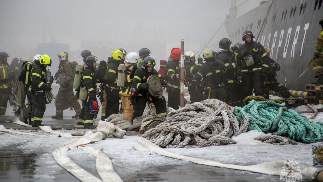 Без пострадавших: в порту потушили ледокол «Ермак»