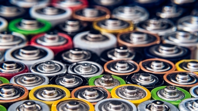 Начали с малого: в Ленобласти хотят раздельно собирать отработанные батарейки