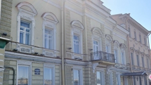 В Петербурге за 1,1 млрд рублей продают здание на Английской набережной