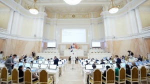 Белье и часы: ЗакС Петербурга планирует потратить на сувениры более 4 млн